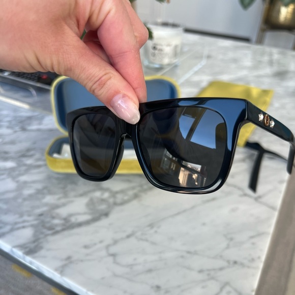 NWOT GUCCI SUNGLASSES - Picture 2 of 9